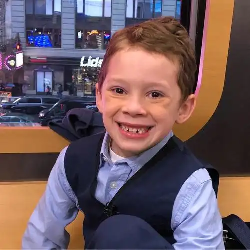 有没有假笑男孩的头像呀? - 知乎