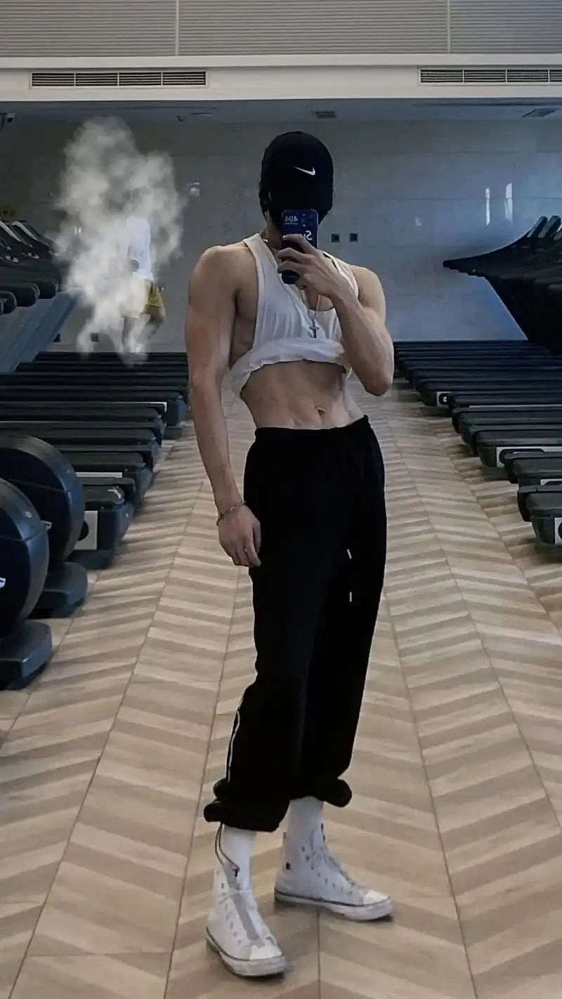 外面的世界太嘈杂,听听自己的心.#腹肌 #马甲线 #自律 # - 抖音