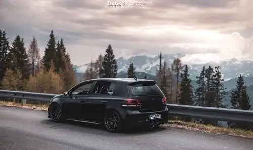 装上防滚架只为展示不凡内在,黑武士高尔夫mk6改装案例