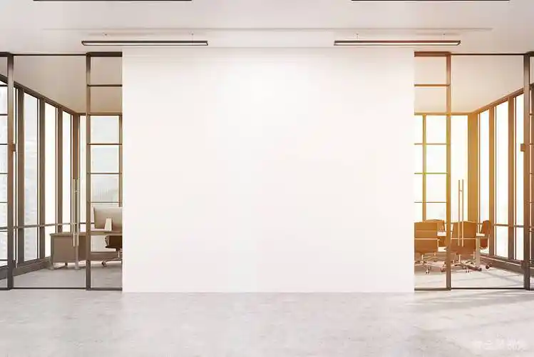 办公室_大厅_大_白墙_两个_会议室_中间_嘲弄_向上_暗色图象_高清图片