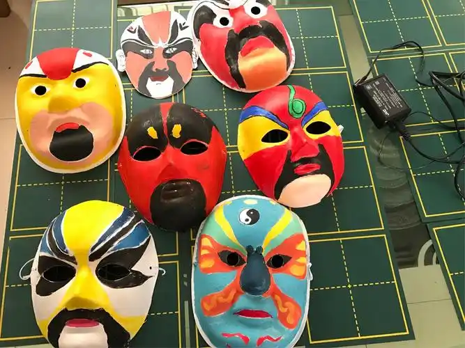 白脸的曹操 紫色的天王 托宝塔 绿色的魔鬼 斗夜叉 金色的猴王 银色的