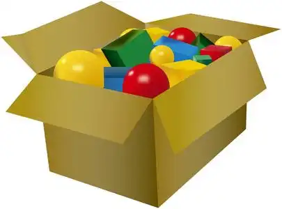 彩色的球和多维数据集玩具在纸板盒里照片