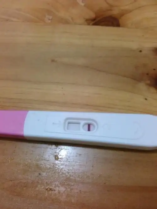 排卵期同房后月经推迟了十天,今天用测试纸测一下没有怀孕,这是怎么