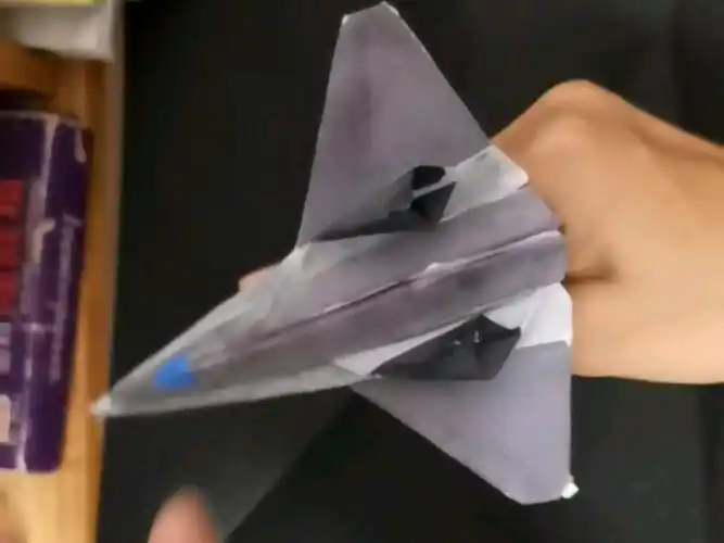 (折纸教程)原创sr72临界鹰(黑鸟之子)侦察机仿真纸飞机(试飞看片尾)