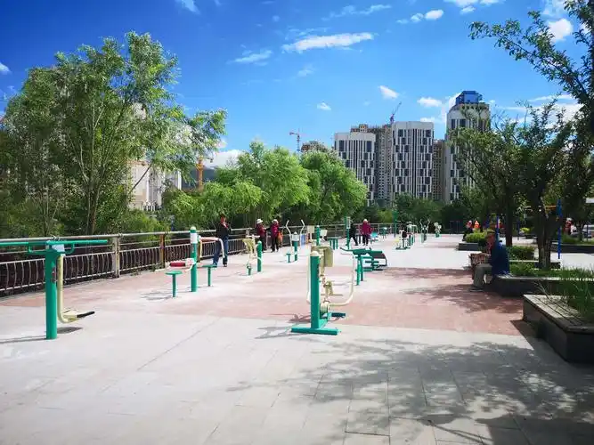 海湖新区共字桥健身广场