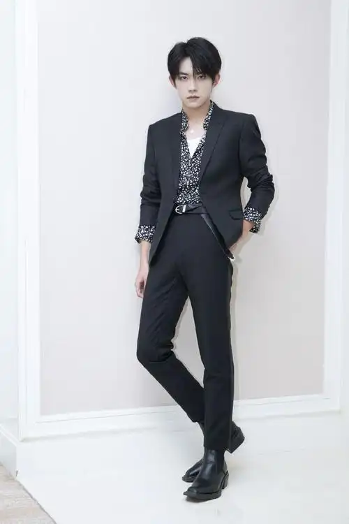 易烊千玺first青年电影展写真图片