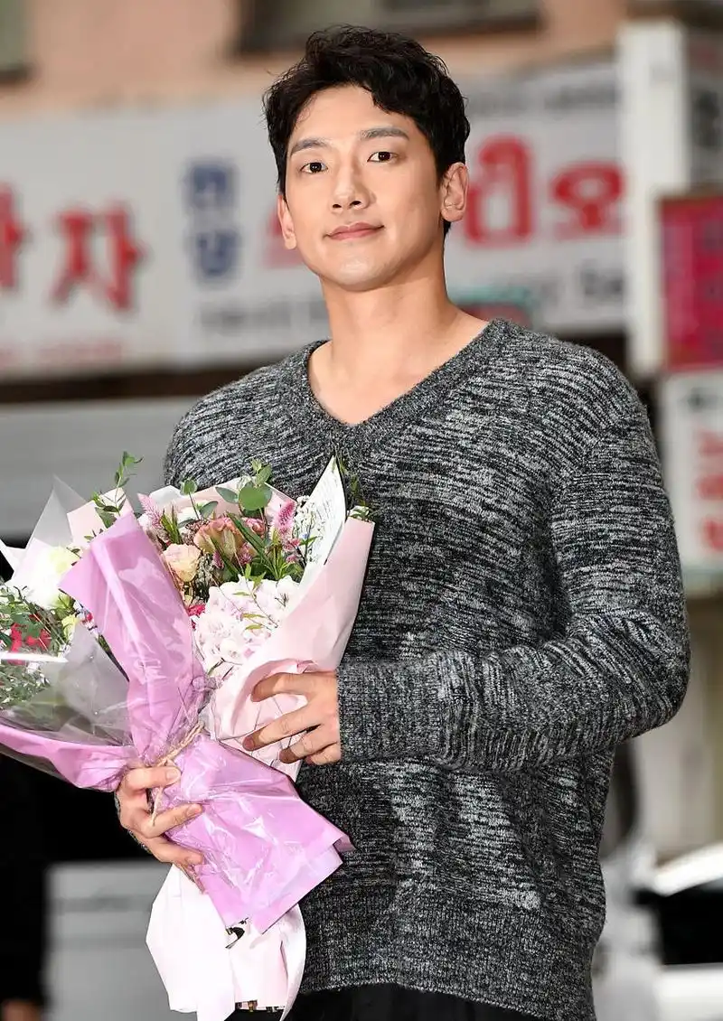 韩国男星rain(郑智薰)最近遭到起诉,原告声称rain通过虚假方式向其