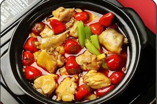 辣不哆泡椒鸡公煲加盟