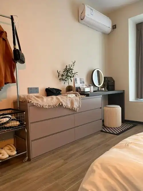 梳妆台斗柜一体床尾空间利用