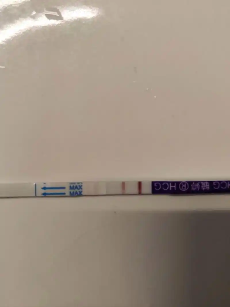 孕5周 4未强阳 毓婷早孕试纸 今早测完颜色变浅了,下了好大一跳立刻