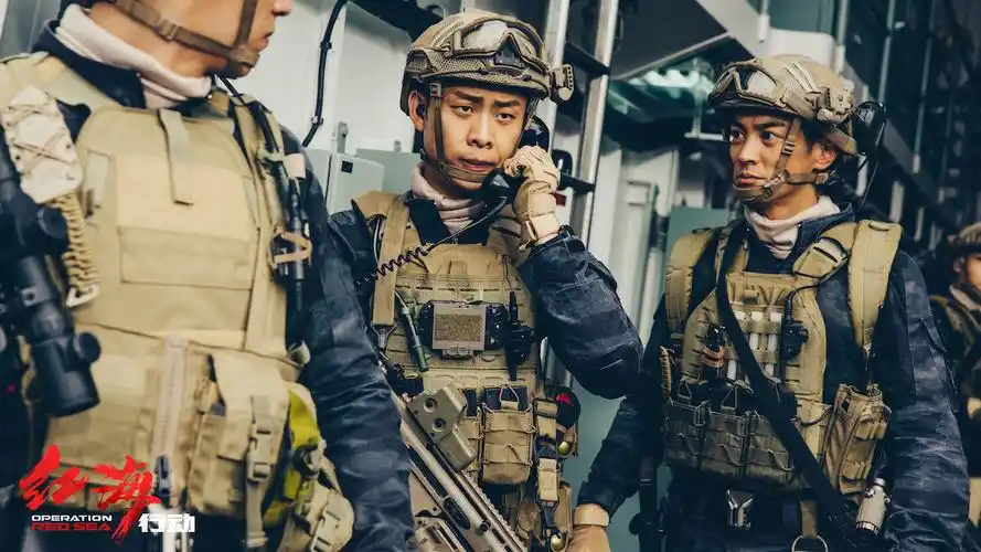 张涵予发文致敬中国海军 《红海行动》诠释别样"合家欢"