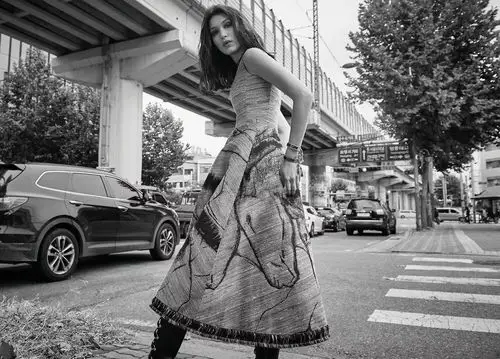 bellahadid登上韩国版vogue一月刊封面内页大秀火辣身材