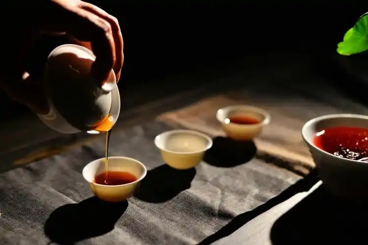 喝茶的男性有品位