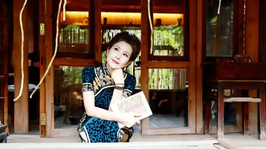 世界旗袍皇后曹美丽倾情助阵六三伍三"醉荷塘"全国首发仪式_女性_中国