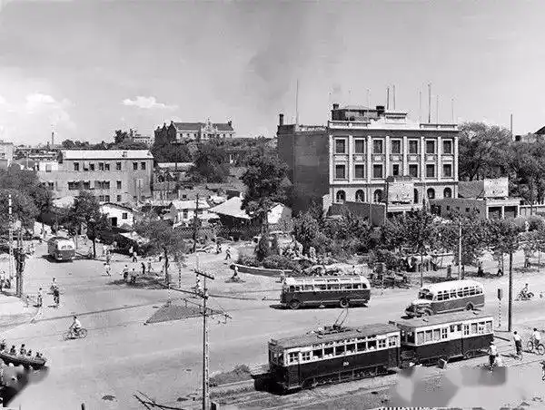 老照片解放初期的北京城最中国的铁道风景线