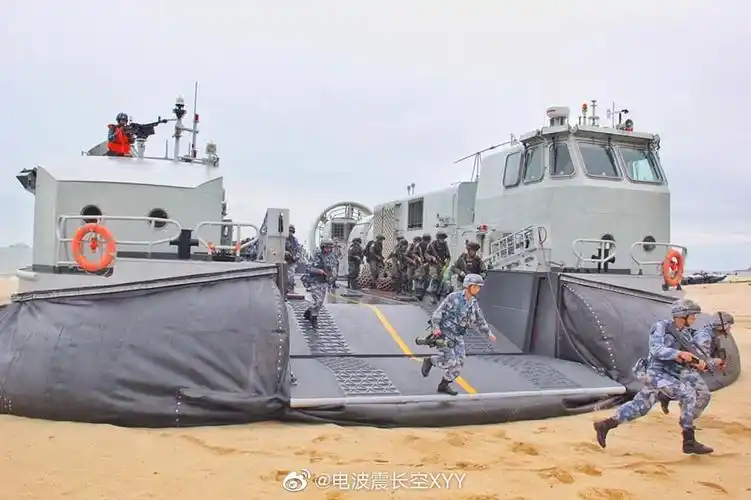 蓝色突击2019演习,泰军乘坐我726野马气垫登陆艇登陆