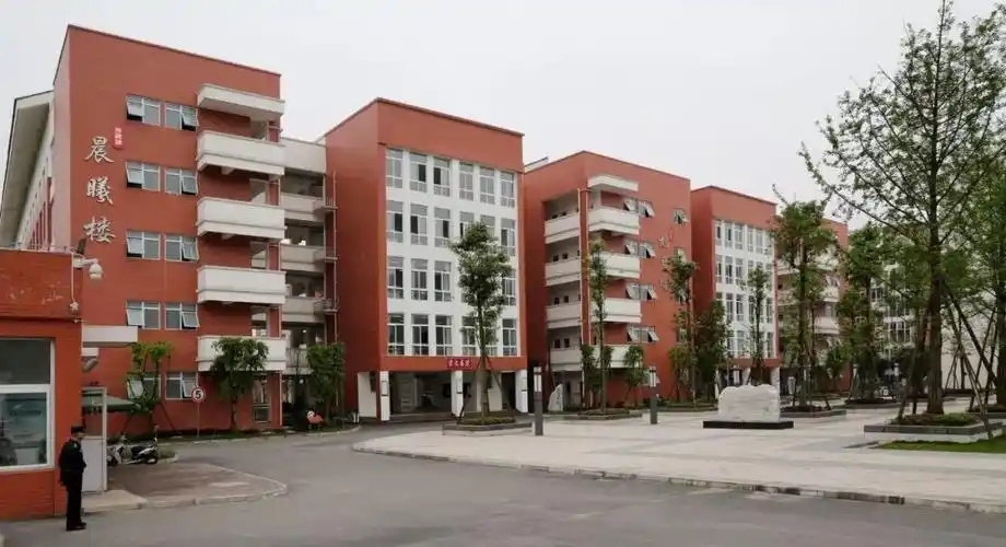 雅安中学校长程明:为人生发展而教育| 21城·21人_四川省