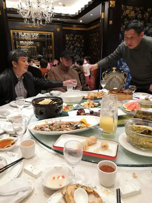 上海王氏家族在鑫鑫大酒店聚餐