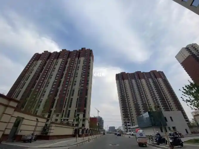 整租   新馨苑八区新出精装两居一卫98平全南户型,业主配品牌家具