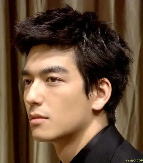 混血美男丹尼斯吴