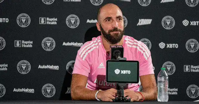 34岁伊瓜因宣布赛季末退役 生涯14冠 告别时泪崩_pp视频体育频道