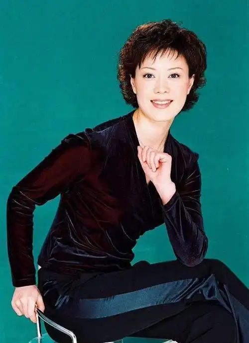 冷静应变,大放异彩:央视女主播李文静的逆袭之路 近期,央视新闻频道的