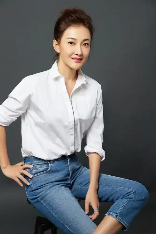 牛莉个人资料(著名演员牛莉:曾是花样游泳,射击冠军,嫁普通丈夫很知足