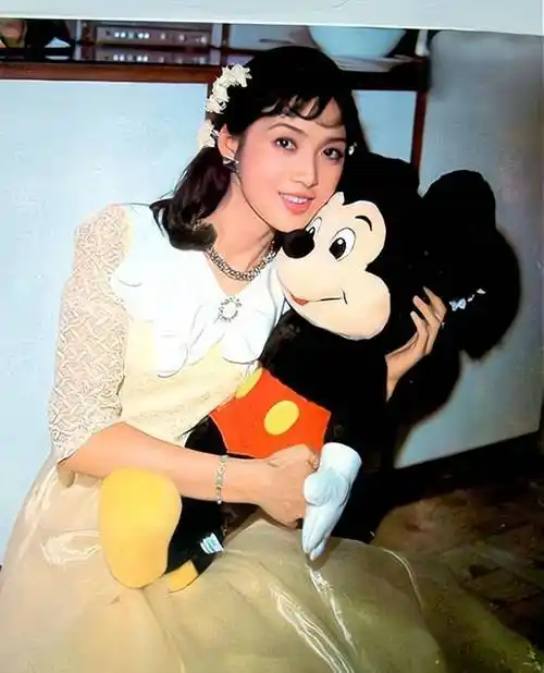 80年代女演员龚雪:因流氓案断送演艺生涯,出走美国多