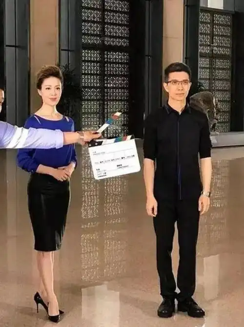 李文静嫁给他很多年了,但是她的老公却成了一个迷,没有人知道她的老公