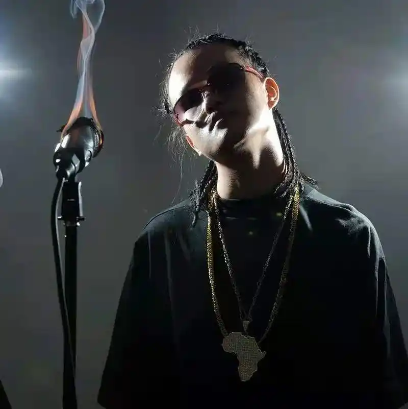 他是法老的说唱启蒙与幼稚园杀手相爱相杀的说唱大神再次归来