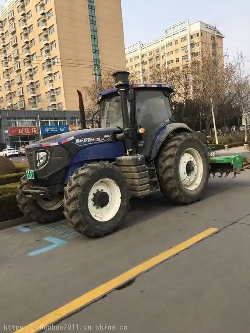 雷沃欧豹拖拉机m2204大马力四驱拖拉机福田雷沃220马力拖拉机