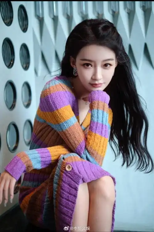 孙怡深秋美拉德风##孙怡四色针织连衣裙