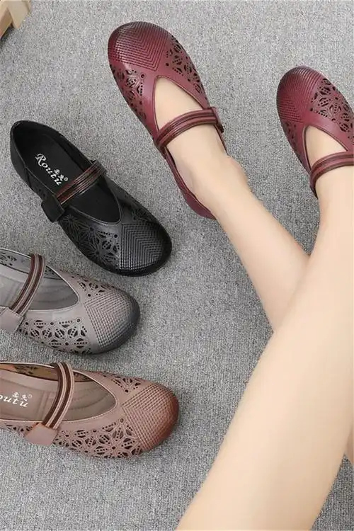 真皮软底女包头中年老人凉鞋女平底中老年人女士奶奶夏季妈妈鞋