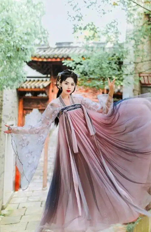 共108 件九夜襦裙大袖衫相关商品