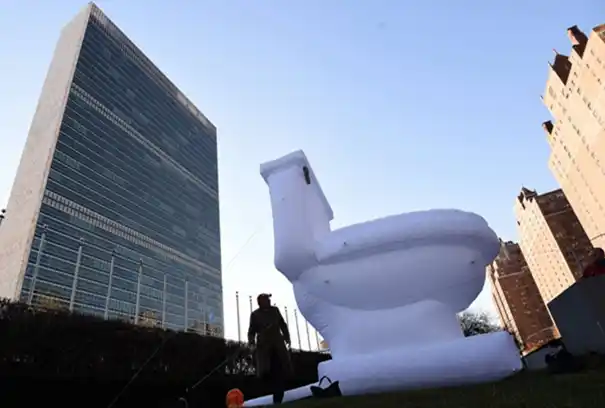 世界厕所日:呼吁男女厕比例改为1:2 扩大女厕空间