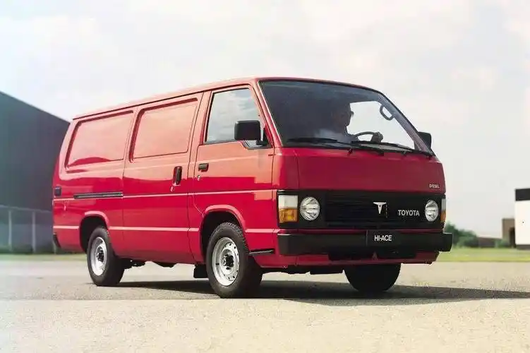 上面两张是stc送的纪念图片第三代丰田海狮是丰田在1982年到1989年