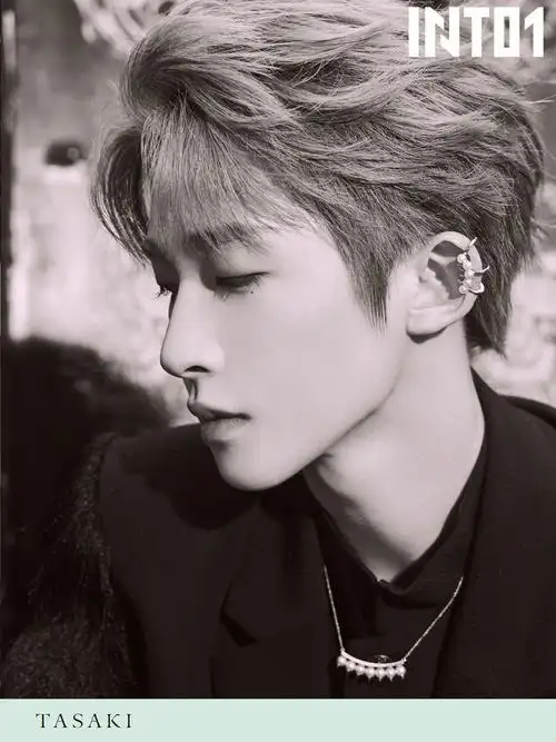 into1成员刘宇佩戴tasaki珠宝,淋漓演绎珍珠摩登印象.