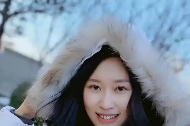 首位90后女主持人登《新闻联播》,王音棋履历,喷子也无言以对!