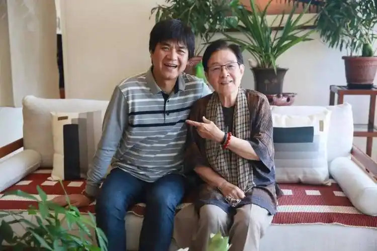 "青歌赛"获奖歌手红豆:猥亵男孩两次被判刑,现状如何?