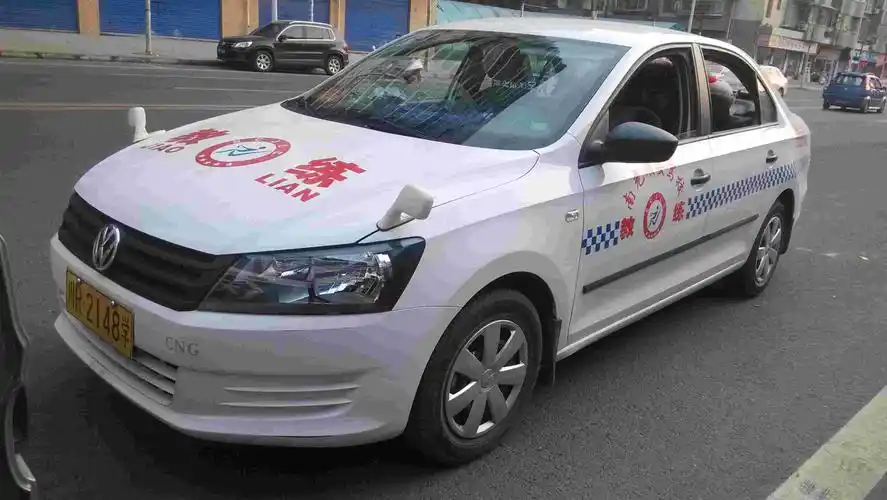 东方教育集团——南充顺安驾校,全新捷达教练车