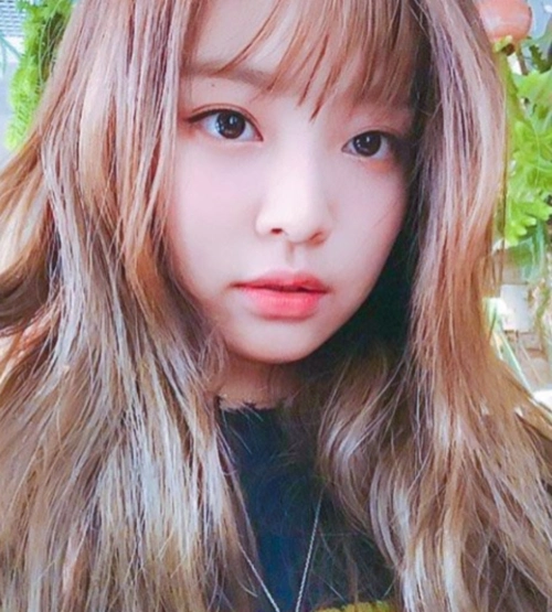 金智妮终于换发型了!