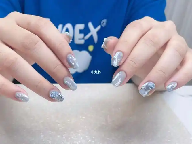 蓝色ins风格美甲