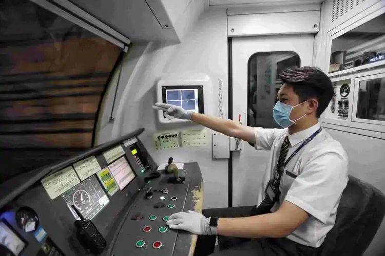 地铁末班车司机贾嗣鹏:日行200多公里,与"黑夜"相伴