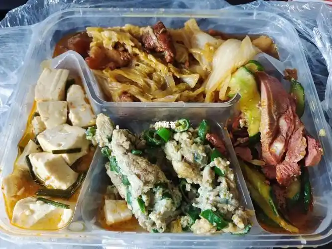 食堂二十元的盒饭二