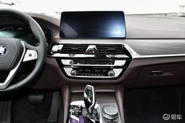 宝马5系 插电混动车尾-方向盘-气囊-易车