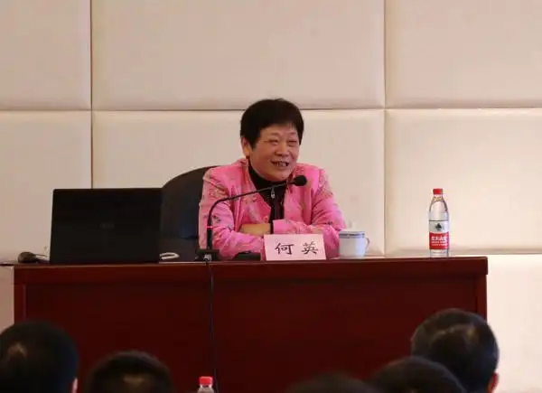 作家何英做客福大勉励学子自立上进