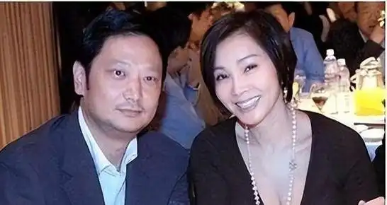 "亿万富婆"陈美凤:67岁身边仍追求者不断,现男友比她小30岁