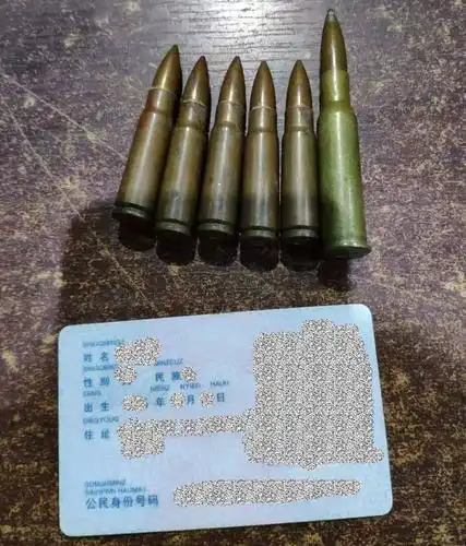 桂林北站查出一名旅客竟携带六枚子弹进站.