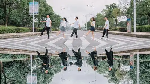 前段日子拍摄的毕业照 五个人的.