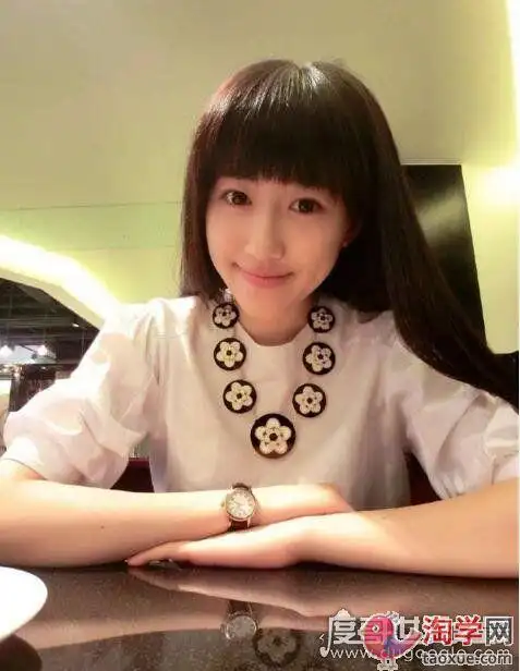 人大女神康逸琨毕业照美到登上纽约时报广场大屏幕组图